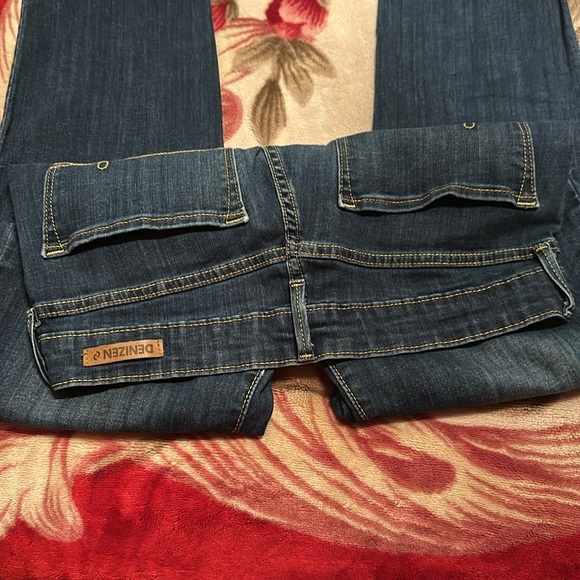 Jeans - Picture 2 of 3